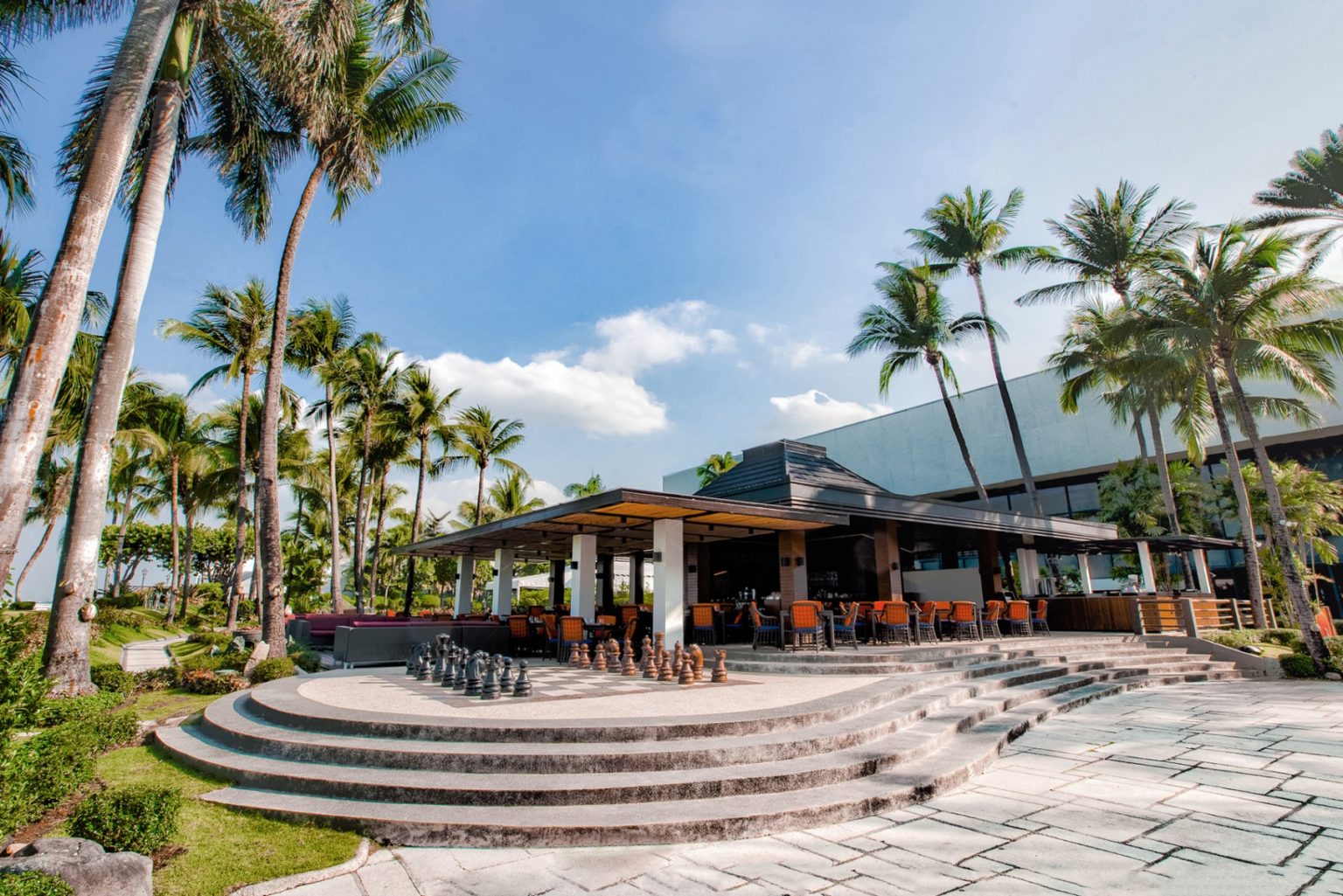 SUNSET BAR - Sofitel Philippine Plaza Manila's Poolside Restaurant